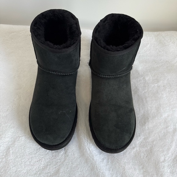 UGG Classic Mini Boot - Picture 2 of 9